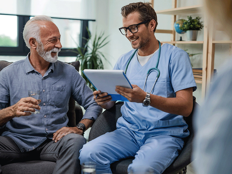 expertise médicale d'un professionnel de santé auprès d'une personne âgée