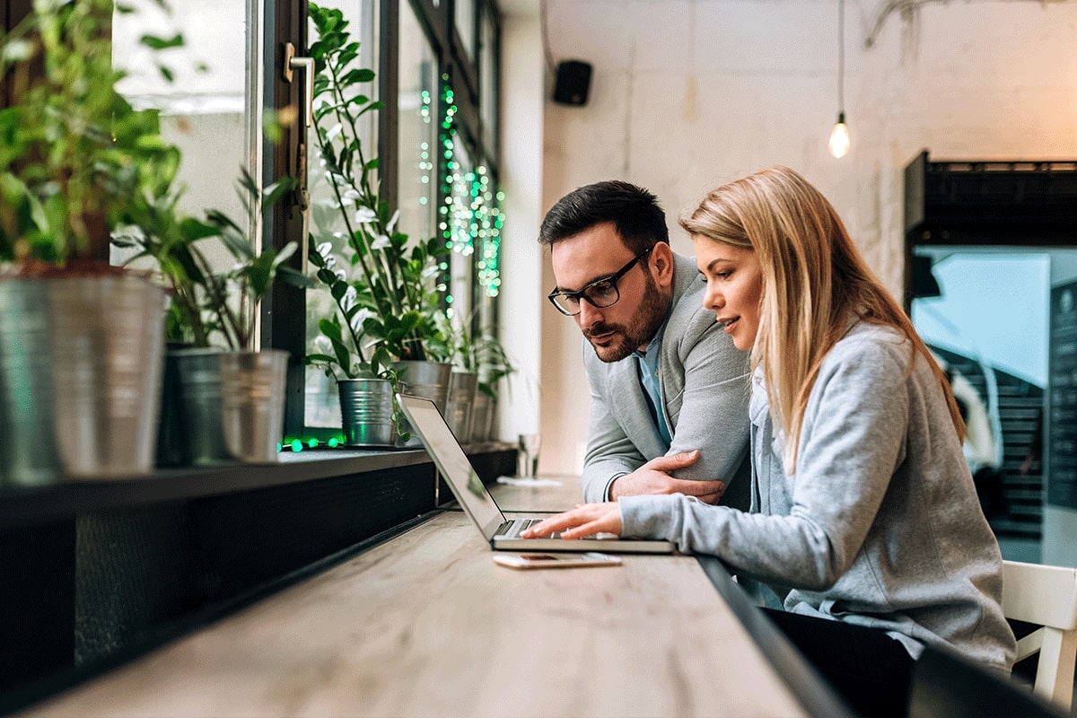 binome de travail ordinateur