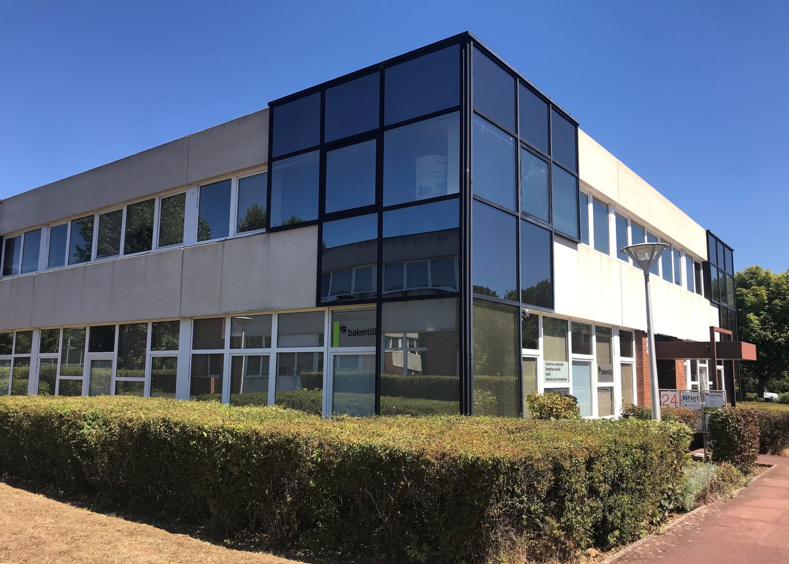 vue extérieure bureau baker tilly bièvres