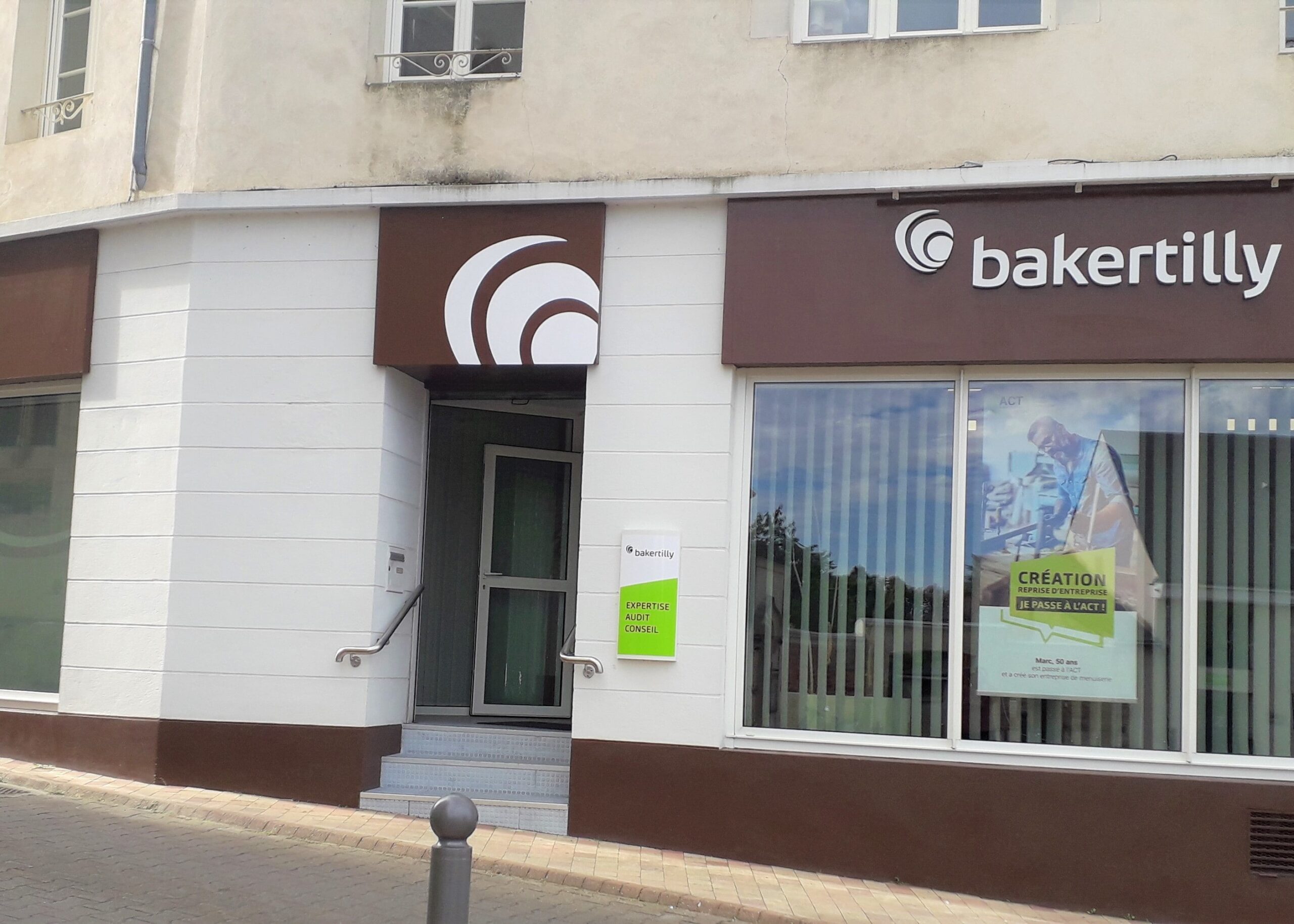 vue extérieure bureau baker tilly doué-la-fontaine
