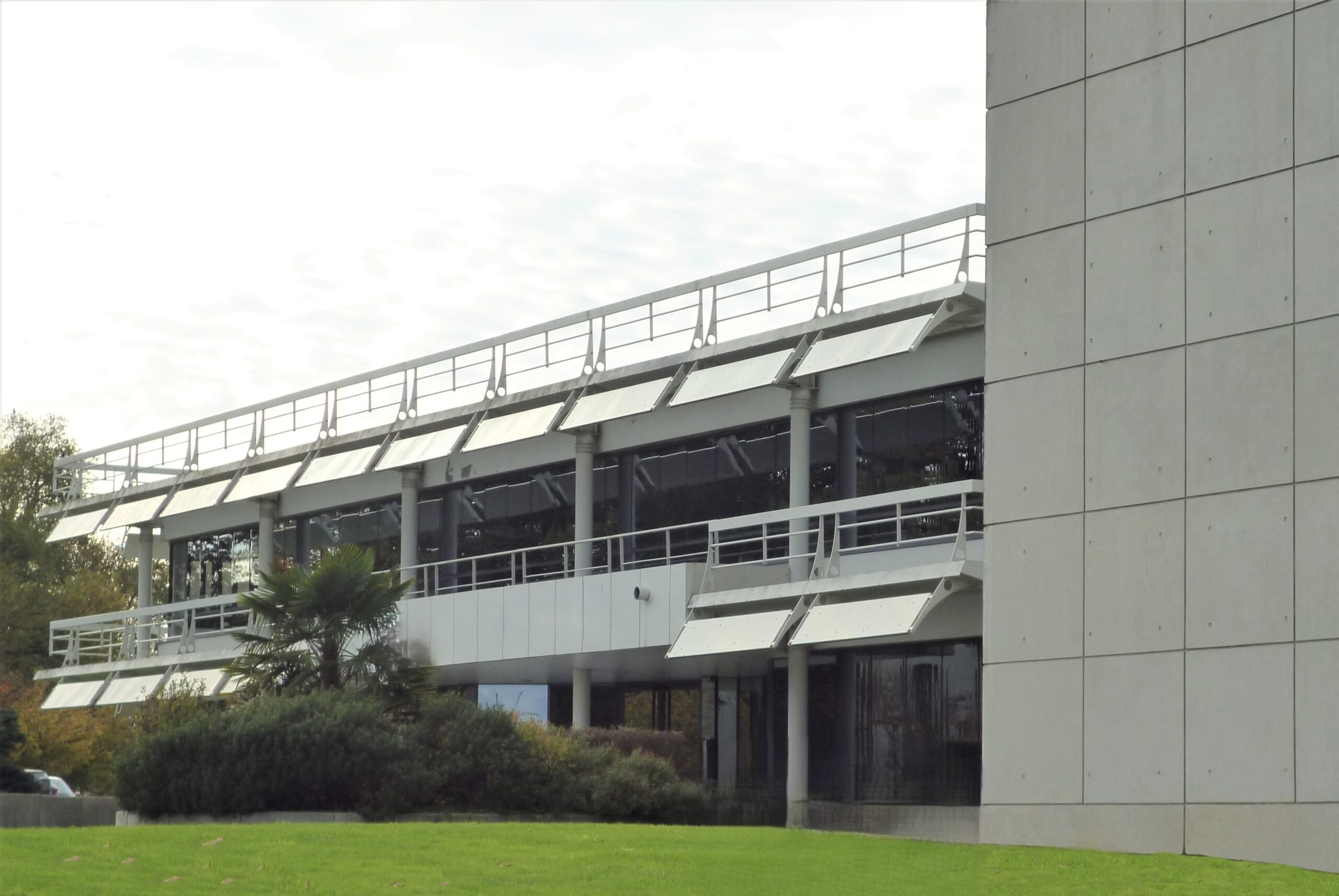 vue extérieure bureau baker tilly le mans