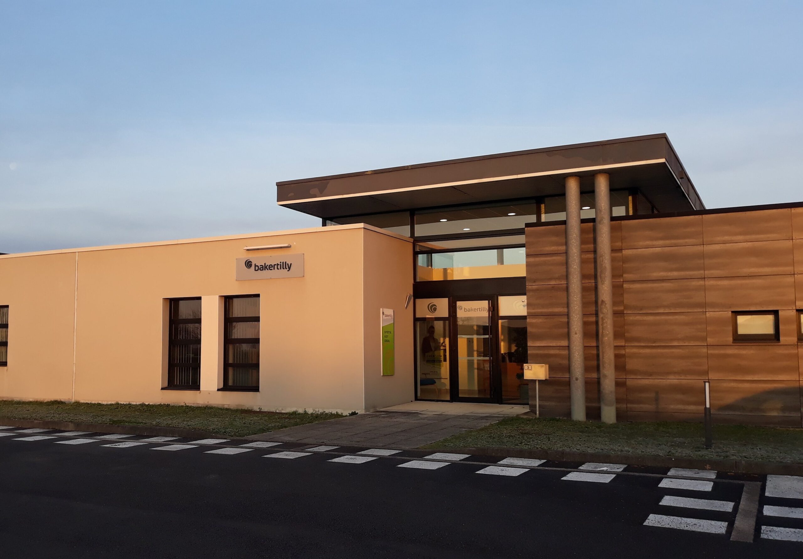vue extérieure bureau baker tilly machecoul
