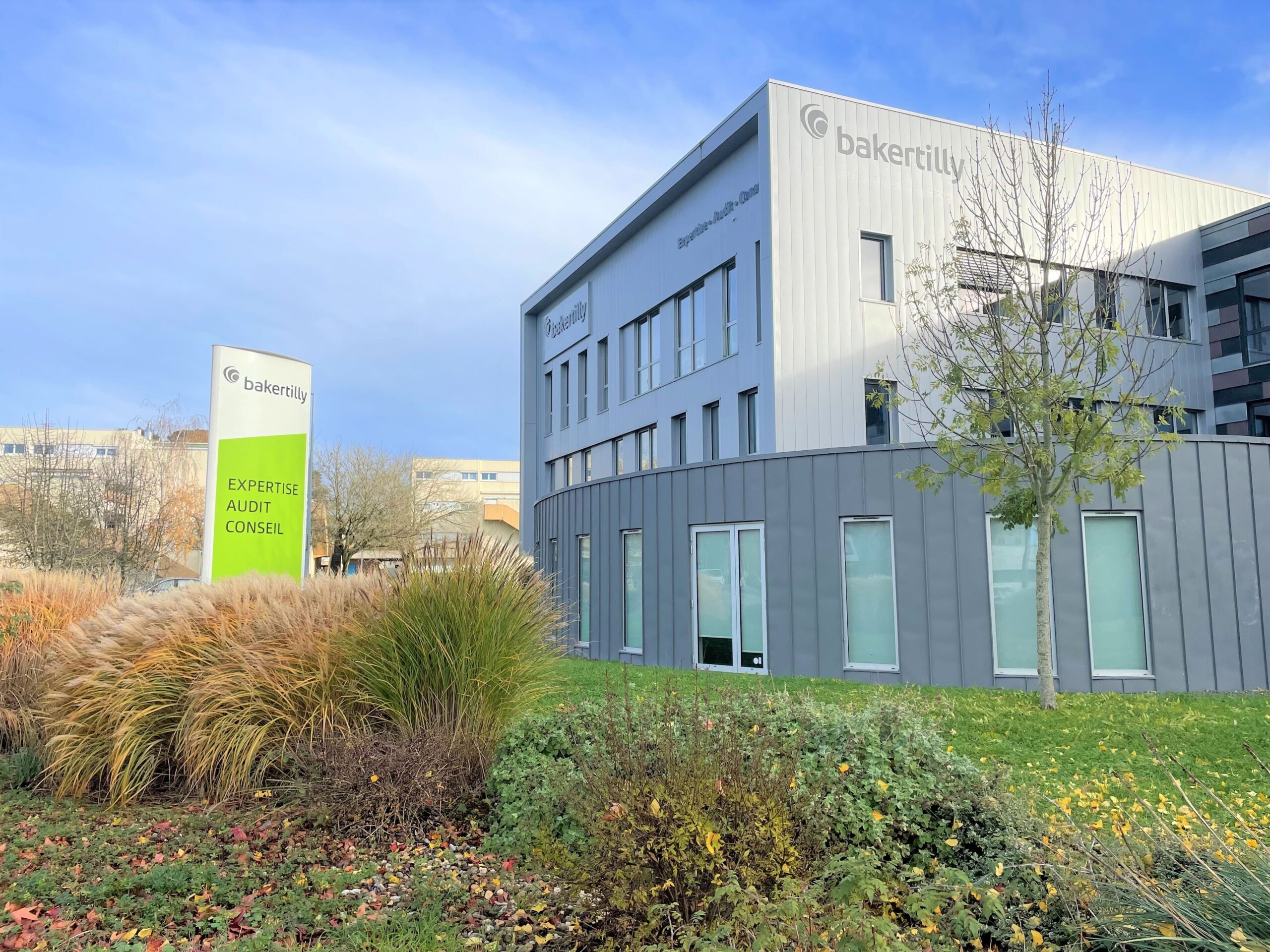 vue extérieure bureau baker tilly angers